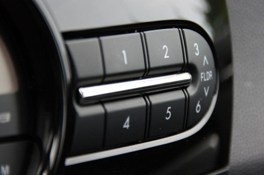  Mazda2 2010 года  (фото 135 из 183)